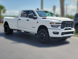 Ram 3500 Big Horn 4x4 Crew Cab 8' Box 2026 — side view