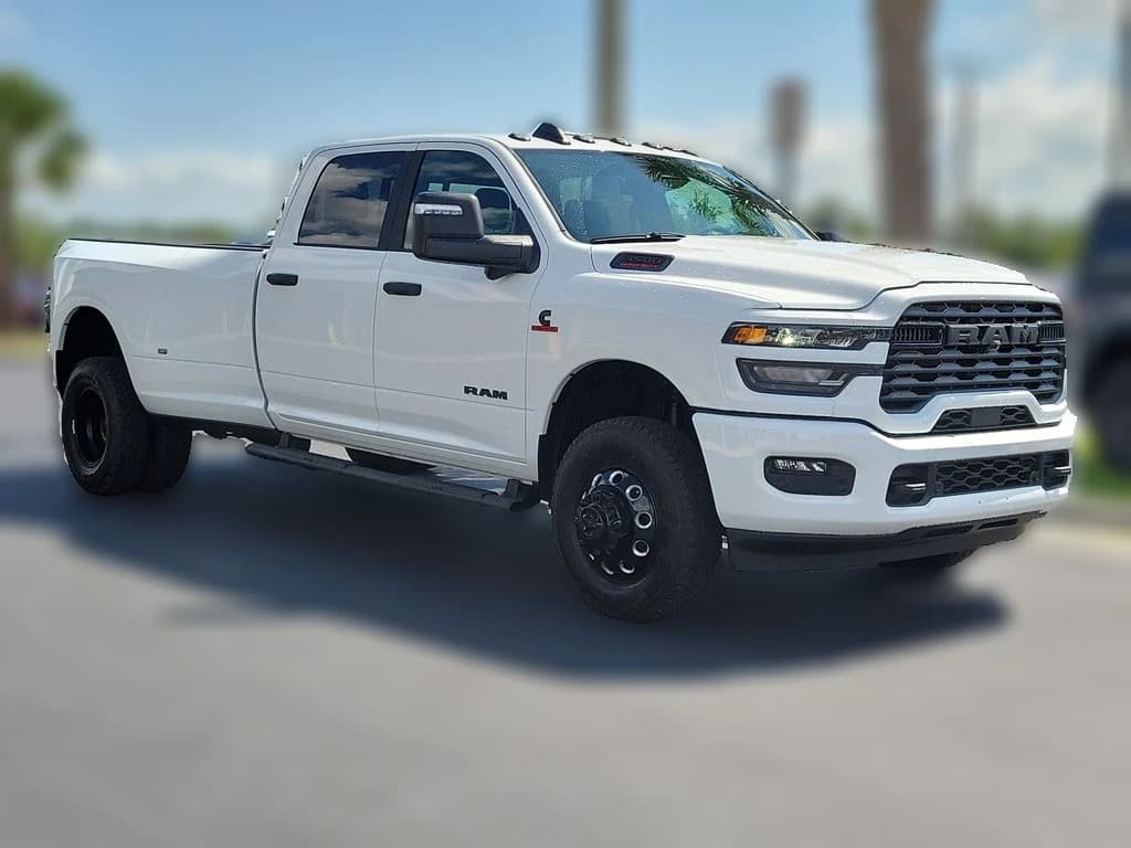 Ram 3500 Big Horn 4x4 Crew Cab 8' Box 2026 — side view