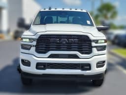 Ram 3500 Big Horn 4x4 Crew Cab 8' Box 2026 — side view