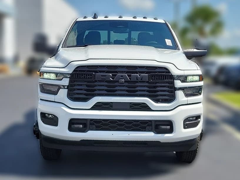 Ram 3500 Big Horn 4x4 Crew Cab 8' Box 2026 — side view
