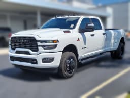 Ram 3500 Big Horn 4x4 Crew Cab 8' Box 2026 — side view