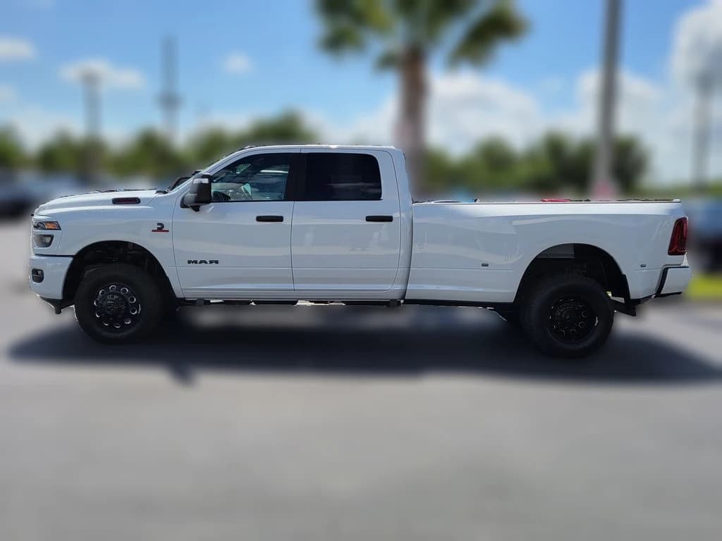Ram 3500 Big Horn 4x4 Crew Cab 8' Box 2026 — side view