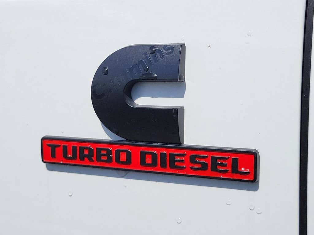 Ram 3500 Big Horn 4x4 Crew Cab 8' Box 2026 — side view