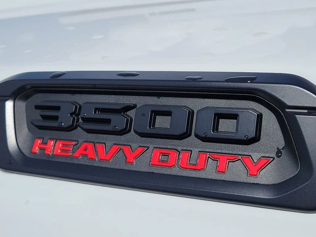 Ram 3500 Big Horn 4x4 Crew Cab 8' Box 2026 — side view