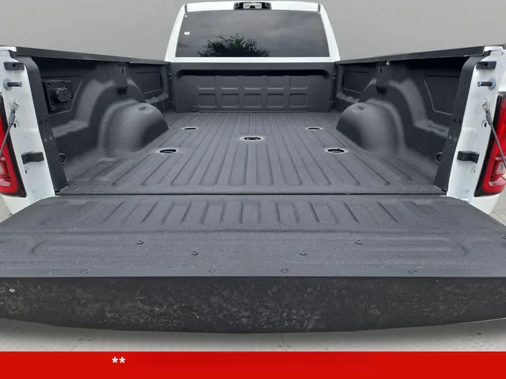 Ram 3500 Lone Star 4x4 Crew Cab 8' Box 2026 — side view