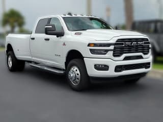 Ram 3500 Big Horn 4x4 Crew Cab 8' Box