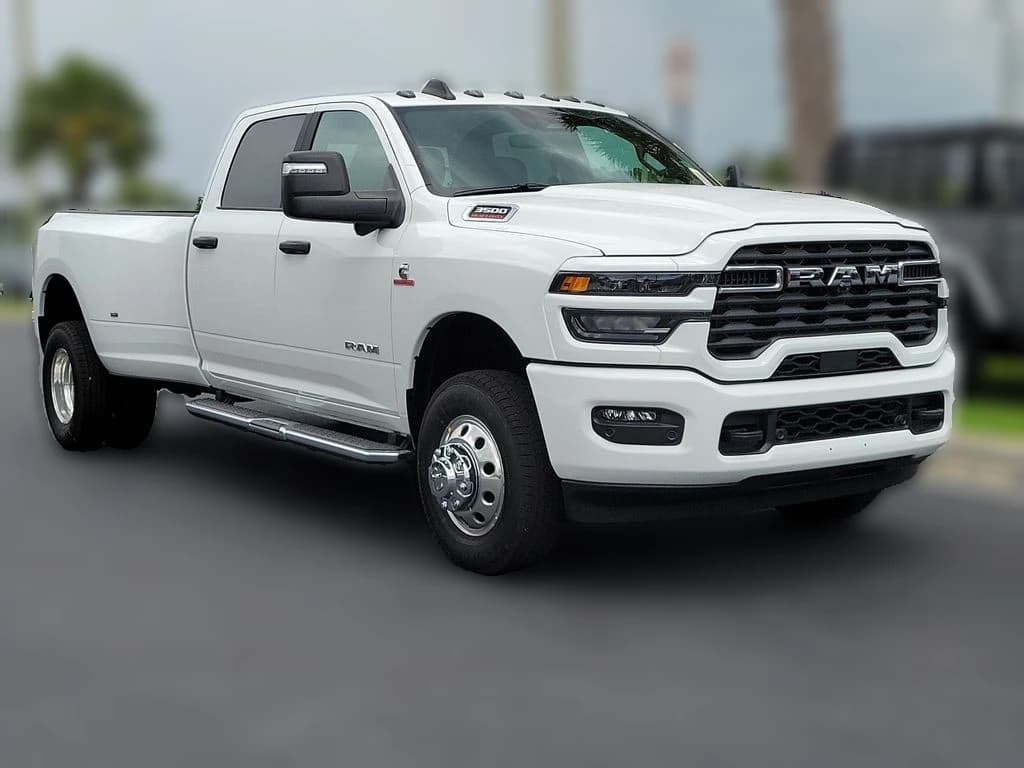 Ram 3500 Big Horn 4x4 Crew Cab 8' Box 2026 — side view