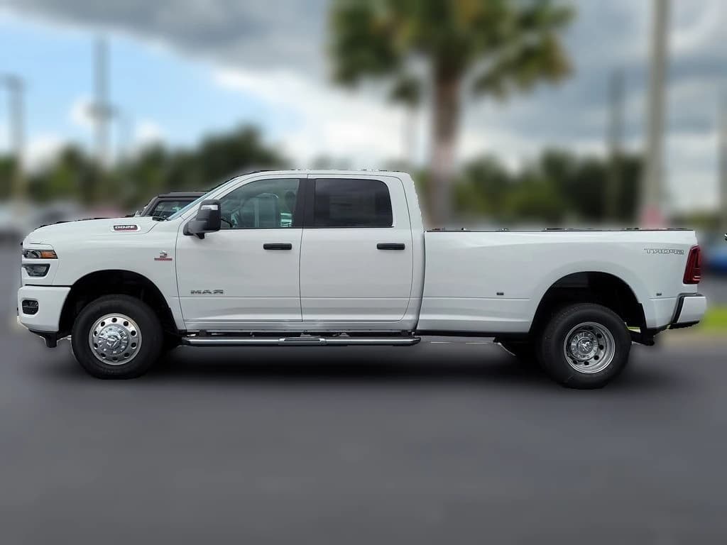 Ram 3500 Big Horn 4x4 Crew Cab 8' Box 2026 — side view