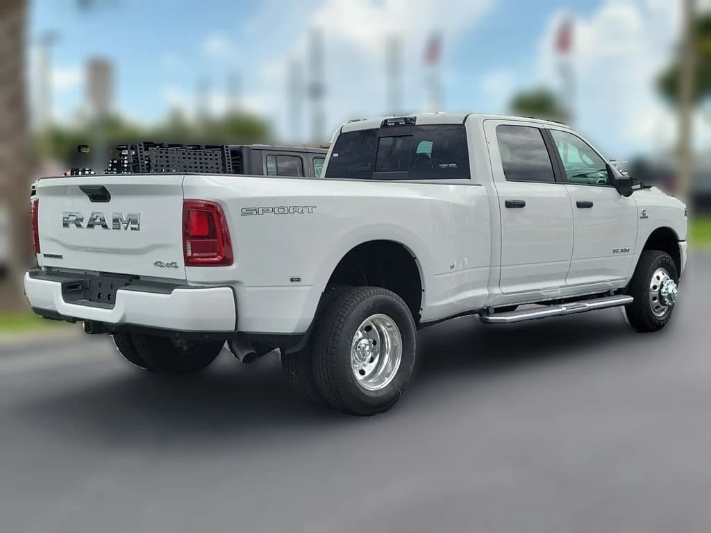 Ram 3500 Big Horn 4x4 Crew Cab 8' Box 2026 — side view