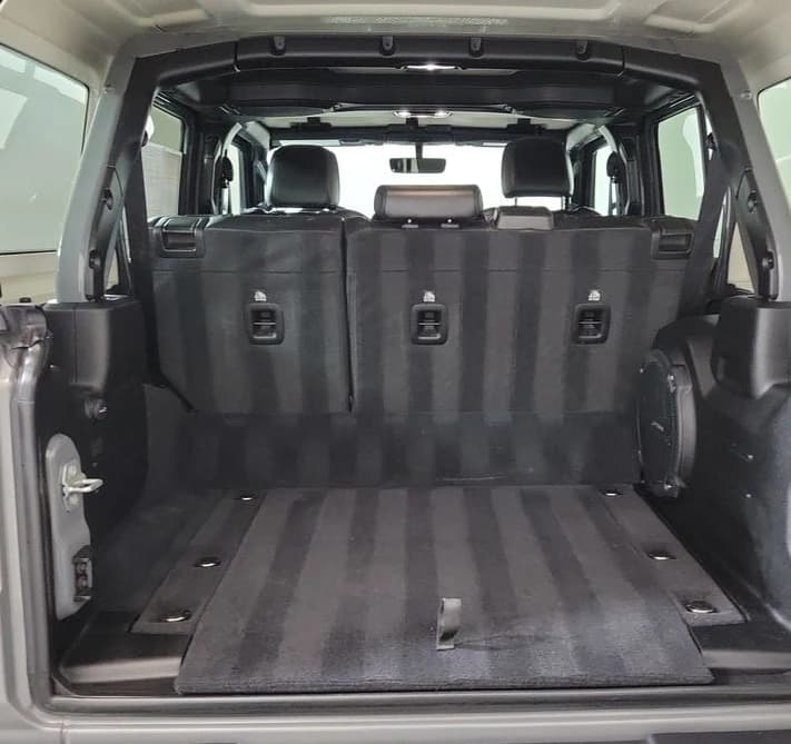 Ram 3500 Big Horn 4x4 Crew Cab 8' Box 2026 — side view
