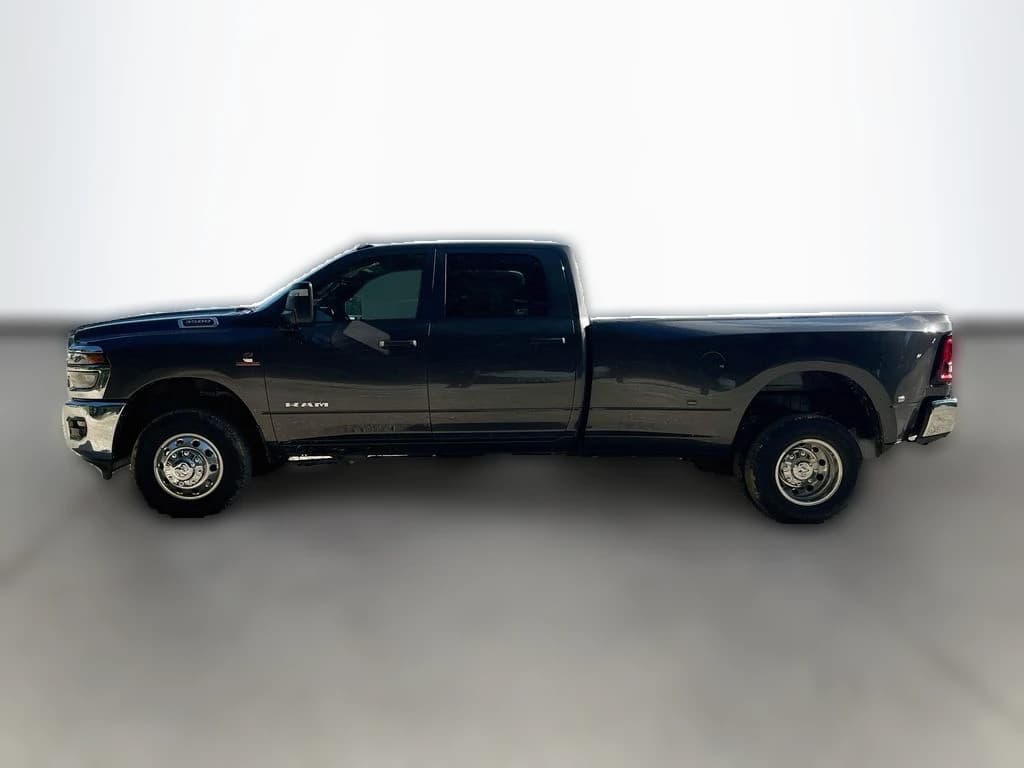 Ram 3500 Big Horn 4x4 Crew Cab 8' Box 2026 — side view