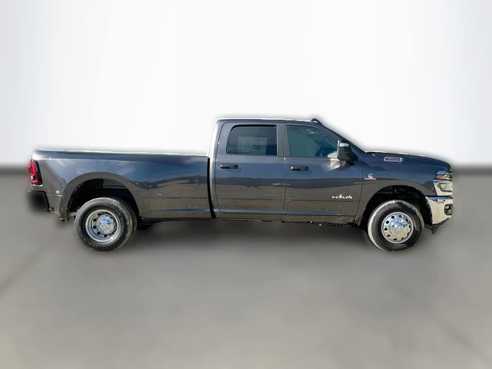 Ram 3500 Big Horn 4x4 Crew Cab 8' Box 2026 — side view