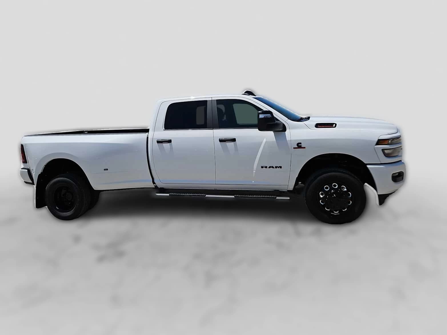 Ram 3500 Lone Star 4x4 Crew Cab 8' Box 2026 — side view