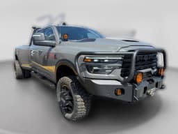 Ram 3500 Laramie 4x4 Crew Cab 8' Box 2026 — side view