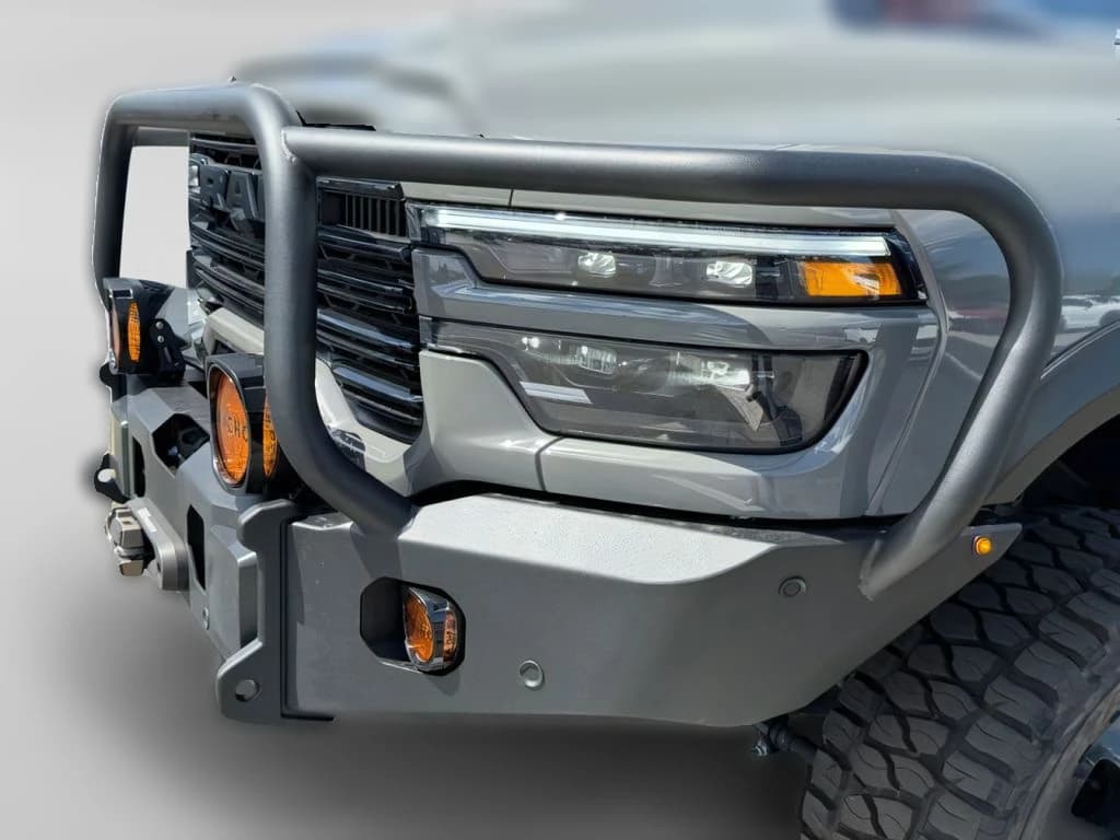 Ram 3500 Laramie 4x4 Crew Cab 8' Box 2026 — side view