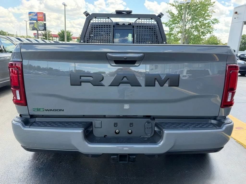 Ram 3500 Laramie 4x4 Crew Cab 8' Box 2026 — side view