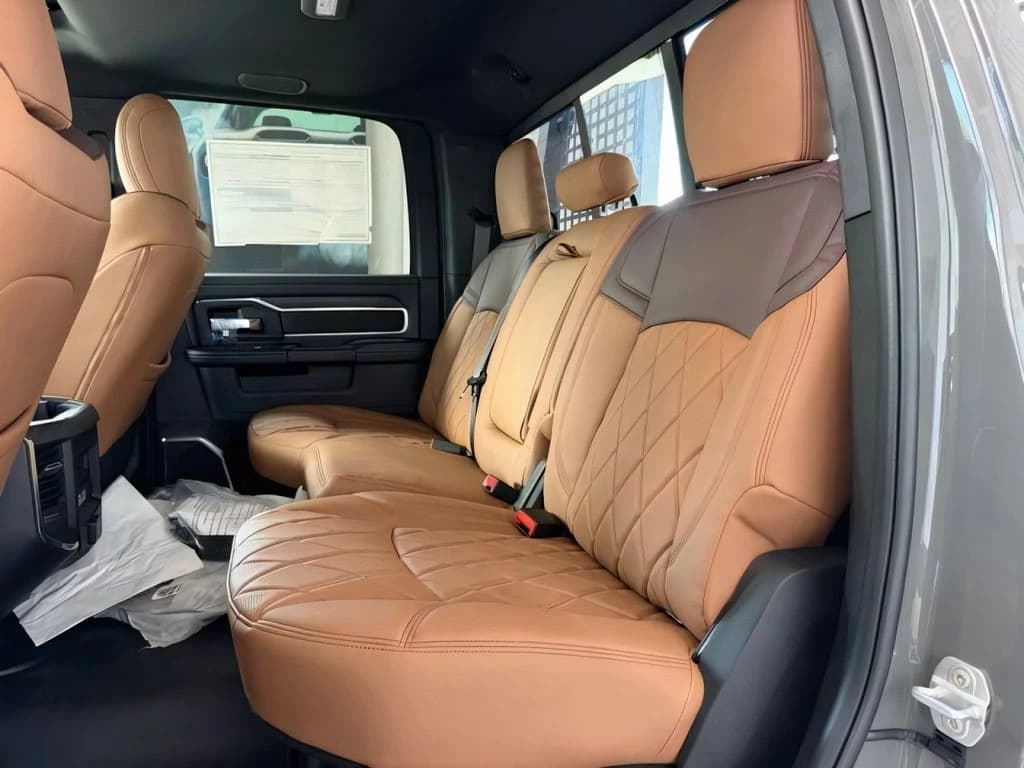 Ram 3500 Laramie 4x4 Crew Cab 8' Box 2026 — side view