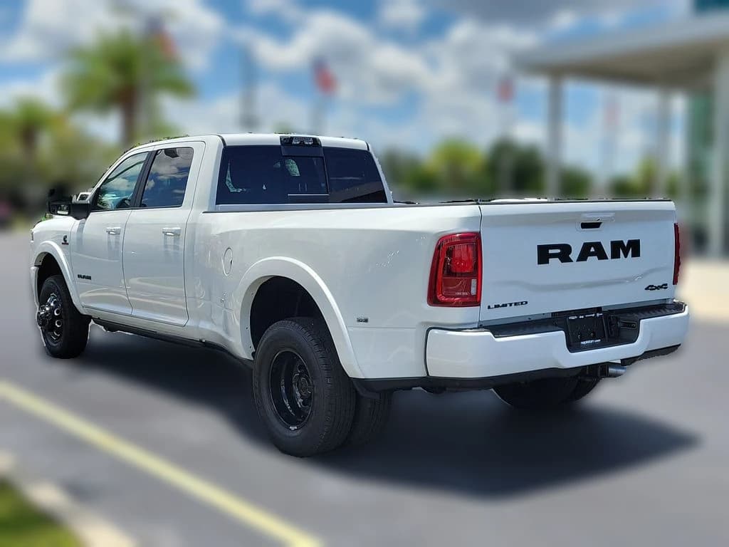 Ram 3500 Limited 4x4 Crew Cab 8' Box 2026 — side view
