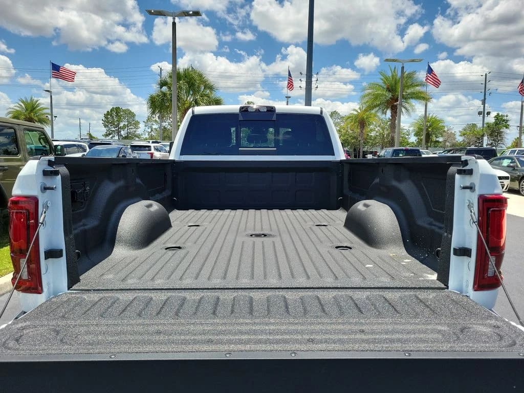 Ram 3500 Limited 4x4 Crew Cab 8' Box 2026 — side view