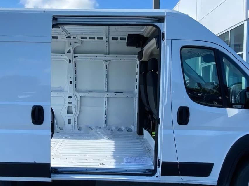 Ram ProMaster Cargo Van SLT 1500 High Roof 136" WB 2026 — side view