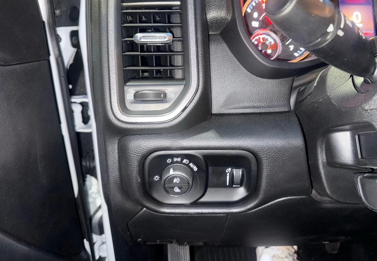 Ram 2500 Tradesman 4x4 Reg Cab 8' Box 2026 — side view