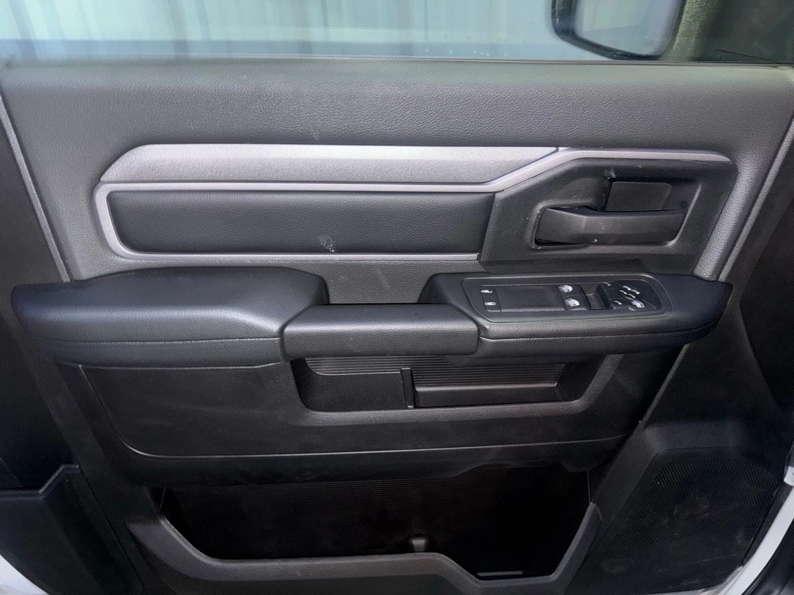 Ram 2500 Tradesman 4x4 Reg Cab 8' Box 2026 — side view