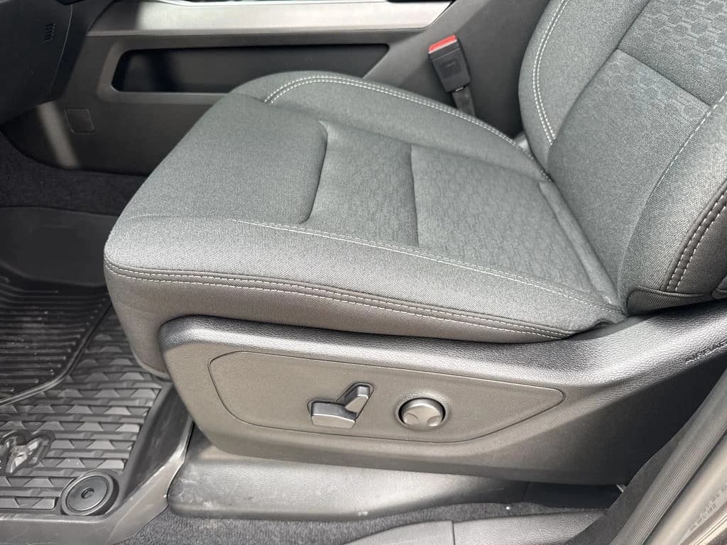Ram 1500 Big Horn 4x2 Crew Cab 5'7" Box 2026 — side view