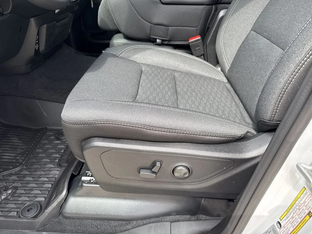 Ram 1500 Big Horn 4x2 Crew Cab 5'7" Box 2026 — side view