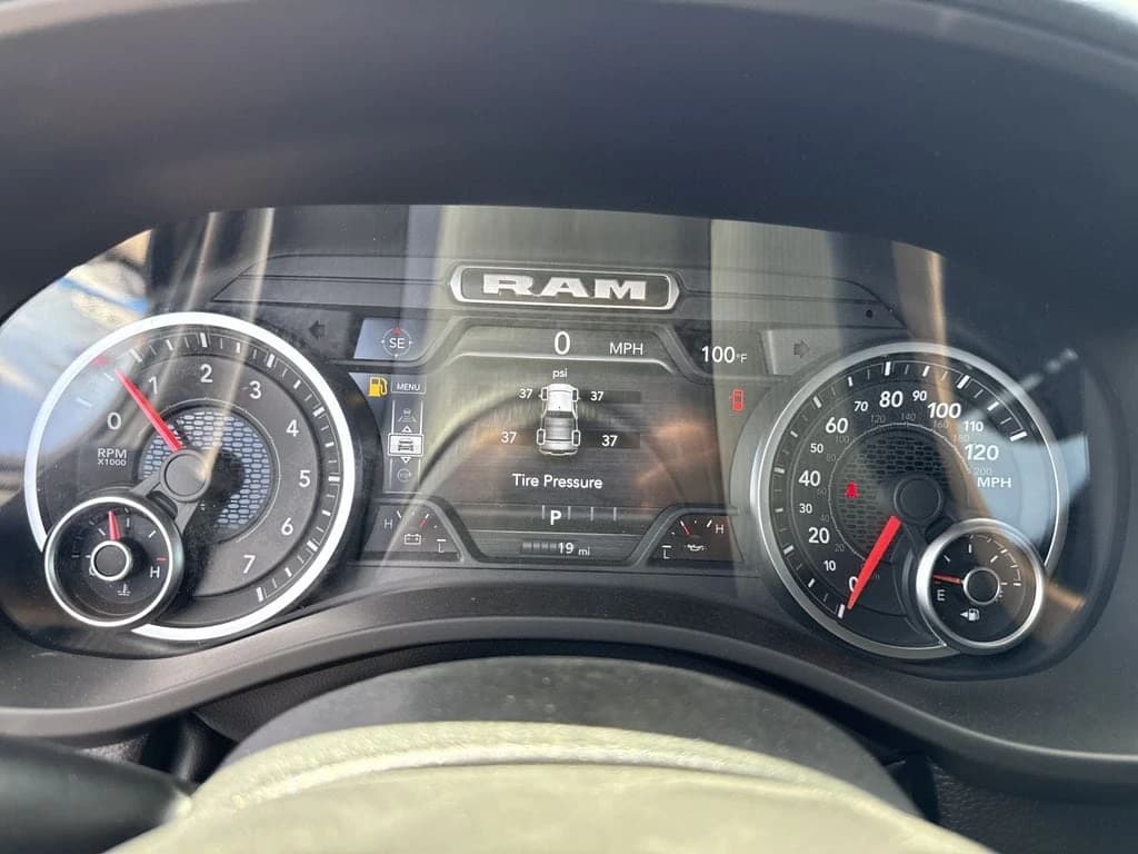 Ram 1500 Express 4x4 Crew Cab 5'7" Box 2026 — side view