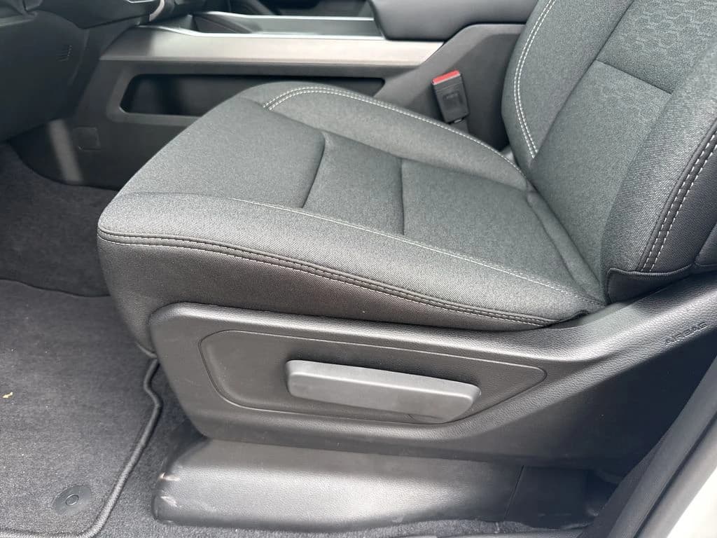 Ram 1500 Express 4x4 Crew Cab 5'7" Box 2026 — side view