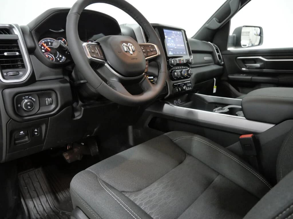 Ram 1500 Big Horn 4x4 Crew Cab 5'7" Box 2026 — side view