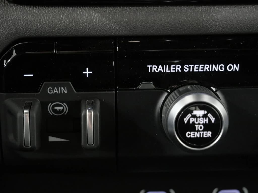 Ram 1500 Big Horn 4x4 Crew Cab 5'7" Box 2026 — side view