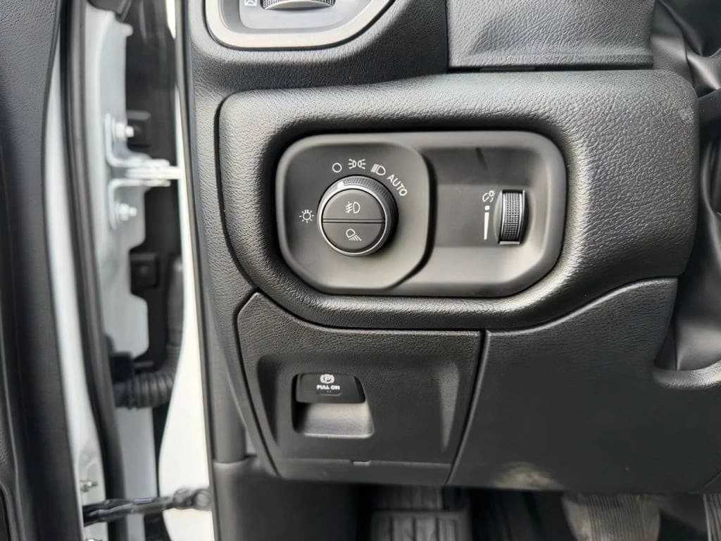 Ram 1500 Warlock 4x4 Crew Cab 5'7" Box 2026 — side view