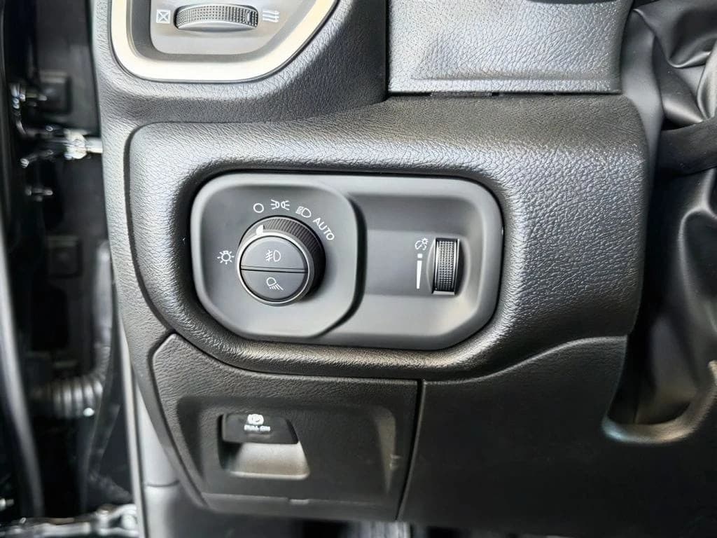 Ram 1500 Express 4x4 Crew Cab 5'7" Box 2026 — side view