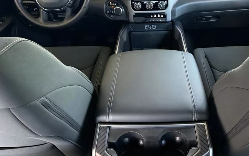 Ram 1500 Express 4x4 Crew Cab 5'7" Box 2026 — side view