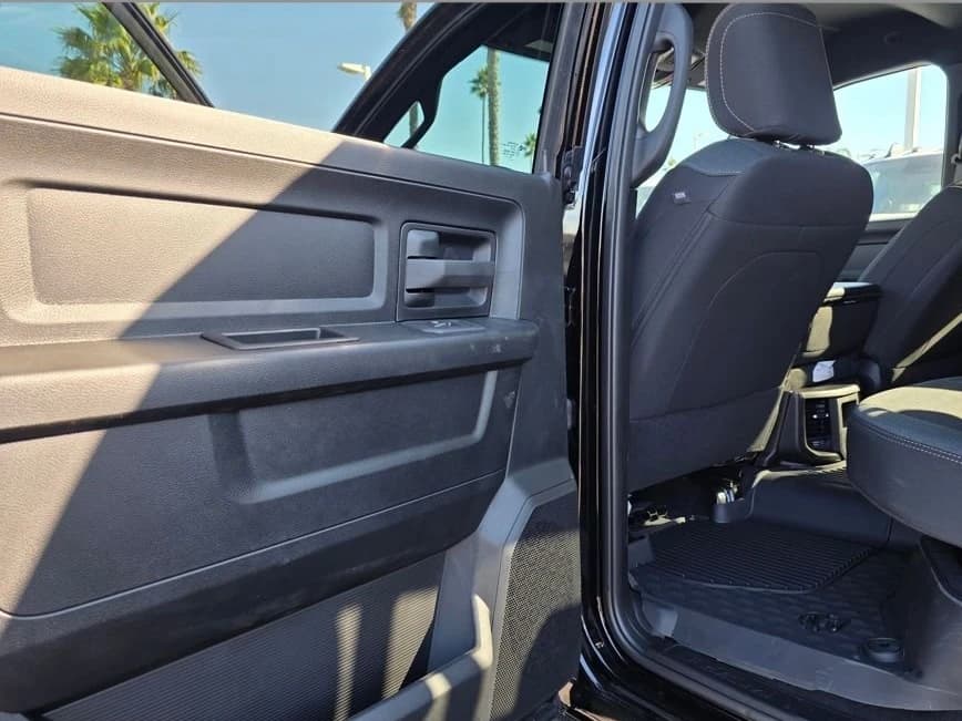 Ram 2500 Tradesman 4x4 Crew Cab 6'4" Box 2026 — side view