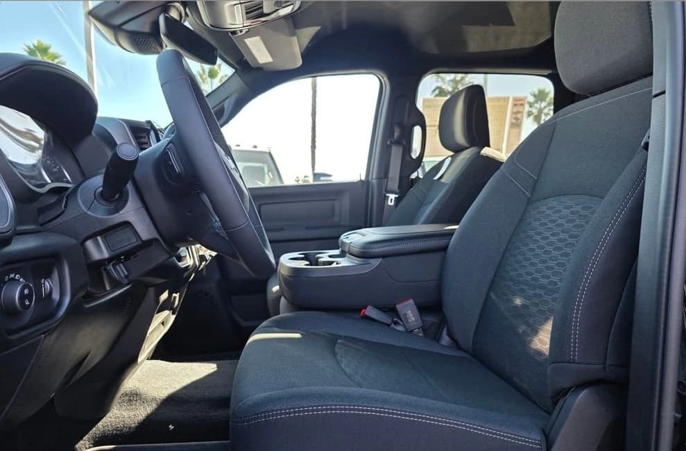 Ram 2500 Tradesman 4x4 Crew Cab 6'4" Box 2026 — side view