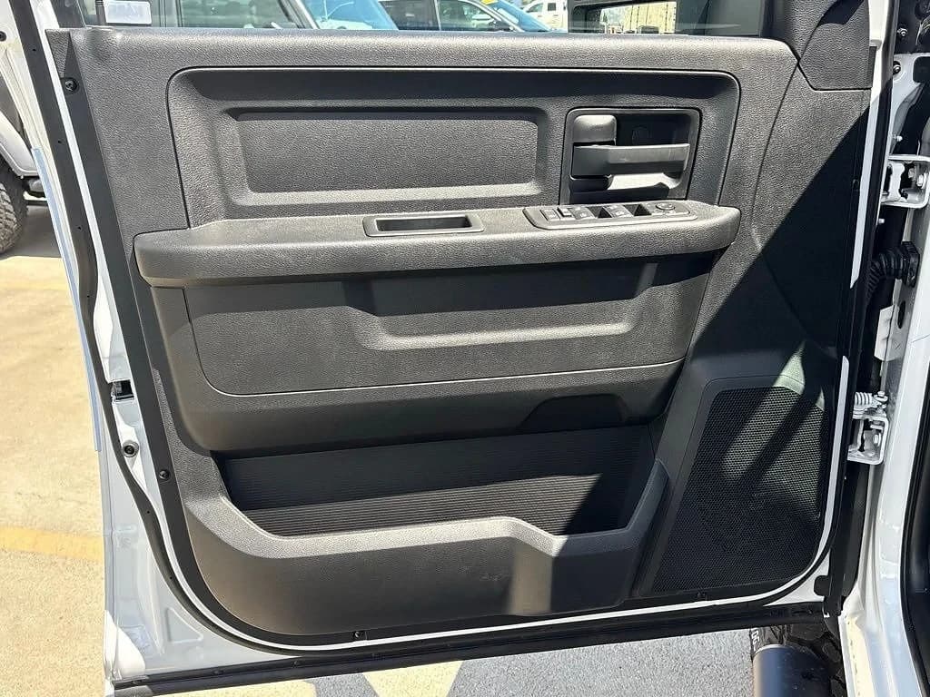 Ram 2500 Tradesman 4x4 Crew Cab 6'4" Box 2026 — side view