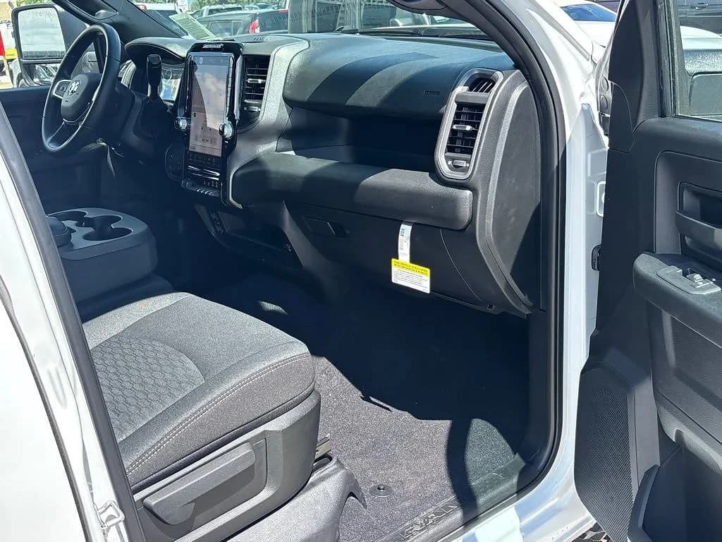 Ram 2500 Tradesman 4x4 Crew Cab 6'4" Box 2026 — side view