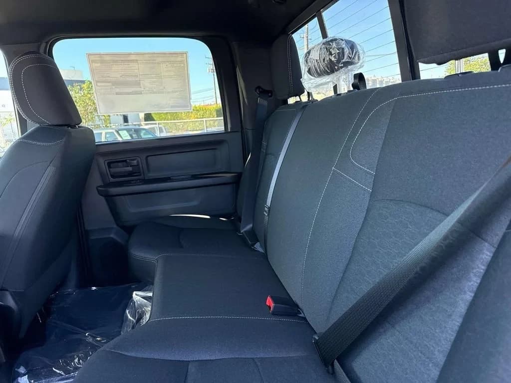 Ram 2500 Tradesman 4x4 Crew Cab 6'4" Box 2026 — side view