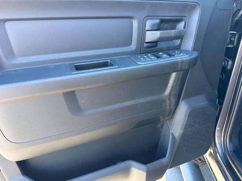 Ram 2500 Tradesman 4x4 Crew Cab 6'4" Box 2026 — side view