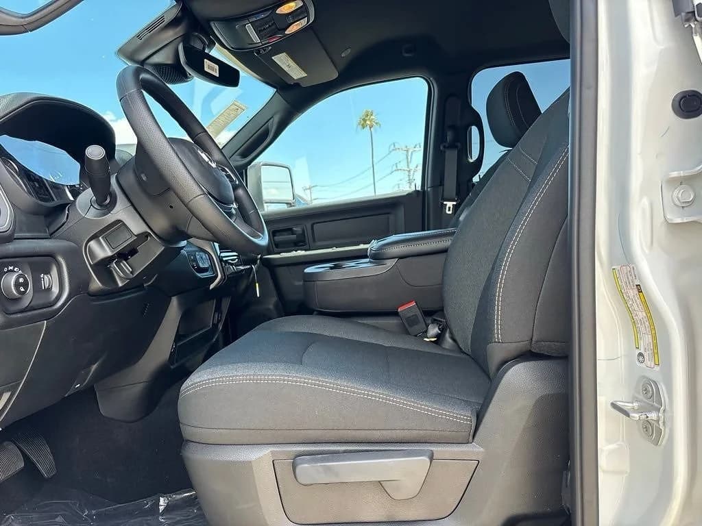 Ram 2500 Tradesman 4x4 Crew Cab 6'4" Box 2026 — side view