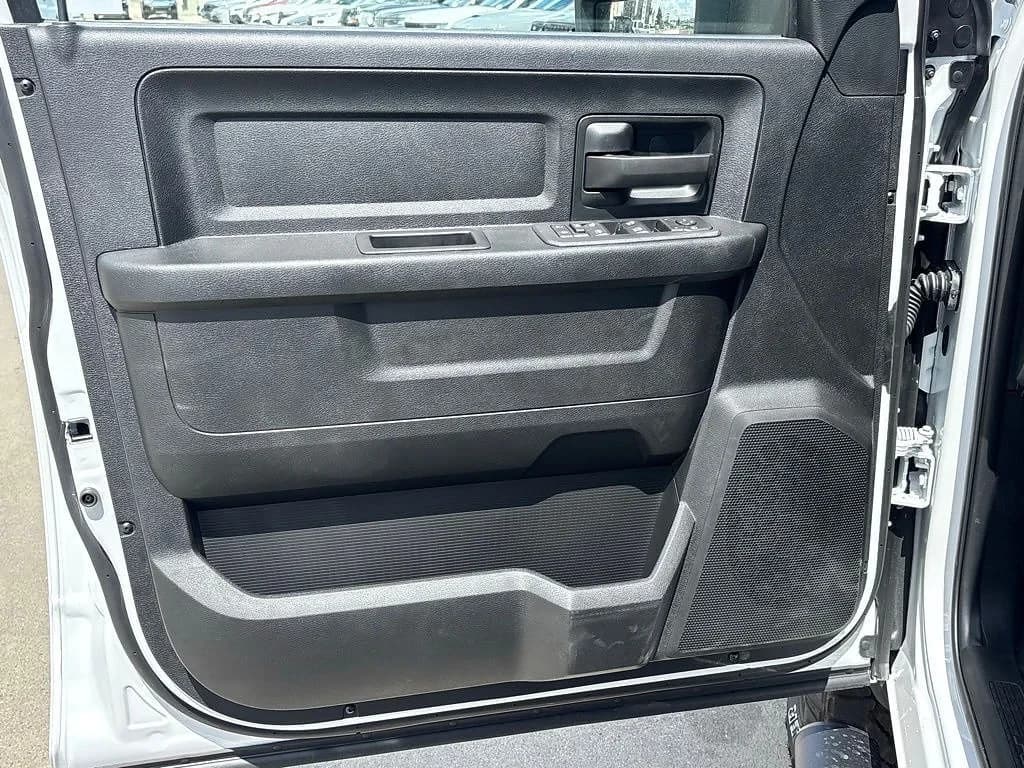 Ram 2500 Tradesman 4x4 Crew Cab 6'4" Box 2026 — side view