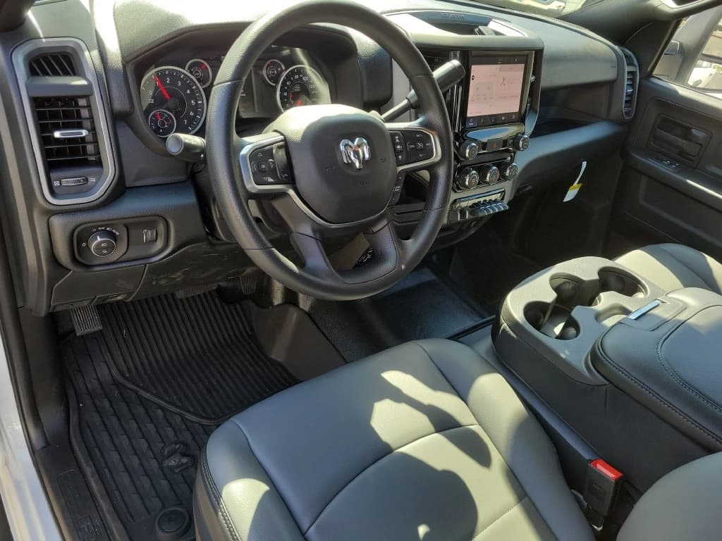 Ram 2500 Tradesman 4x2 Crew Cab 8' Box 2027 — side view