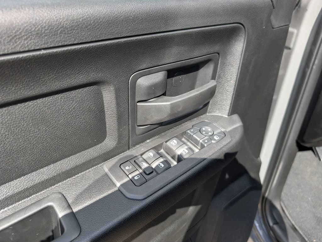 Ram 2500 Warlock 4x4 Crew Cab 6'4" Box 2026 — side view