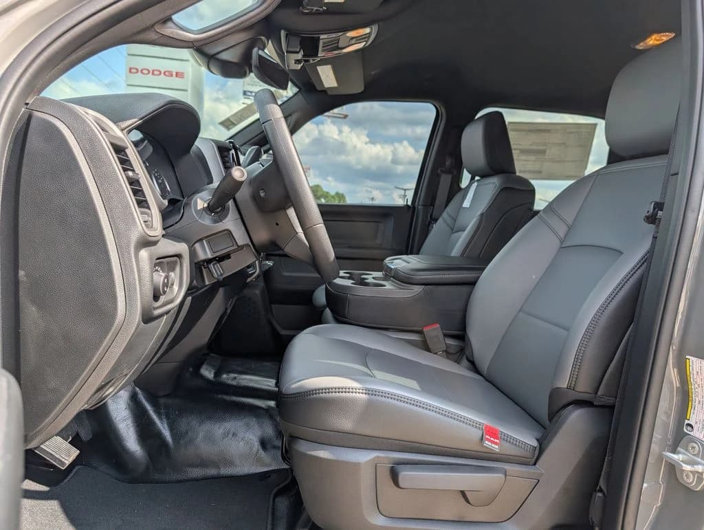 Ram 2500 Warlock 4x4 Crew Cab 6'4" Box 2026 — side view