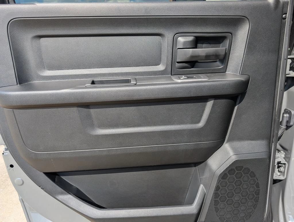Ram 2500 Warlock 4x4 Crew Cab 6'4" Box 2026 — side view