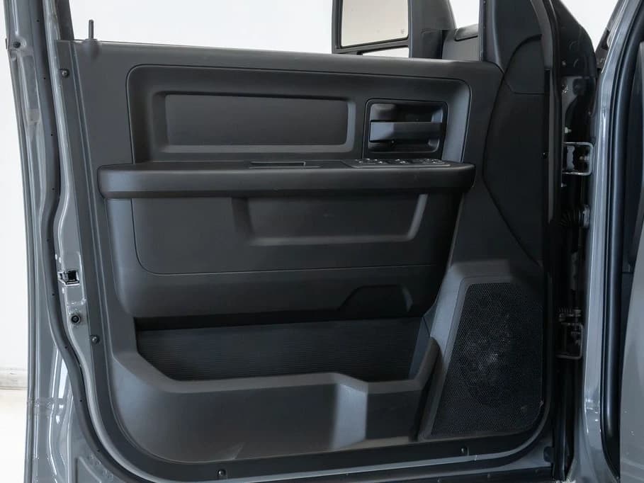 Ram 2500 Black Express 4x4 Crew Cab 6'4" Box 2027 — side view