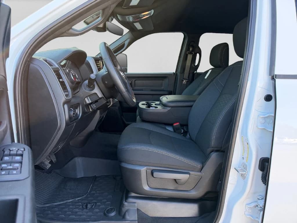 Ram 2500 Tradesman 4x4 Crew Cab 6'4" Box 2027 — side view
