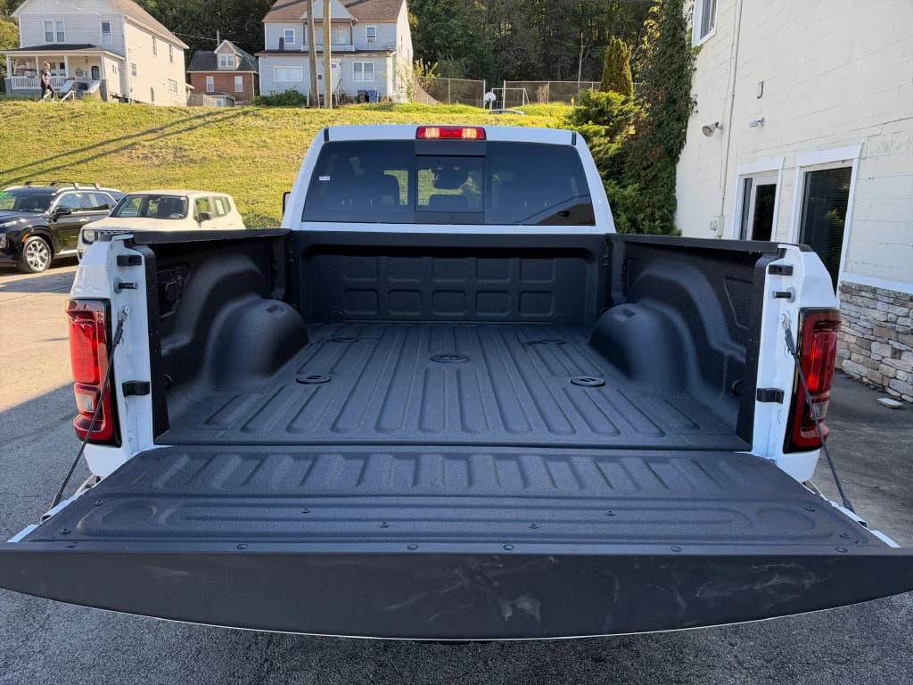 Ram 2500 Tradesman 4x4 Crew Cab 6'4" Box 2027 — side view